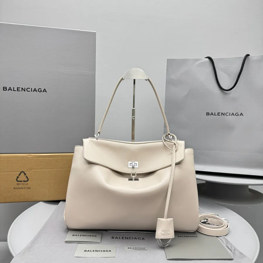 Rodeo Bucket Bag in Neutral杏仁色