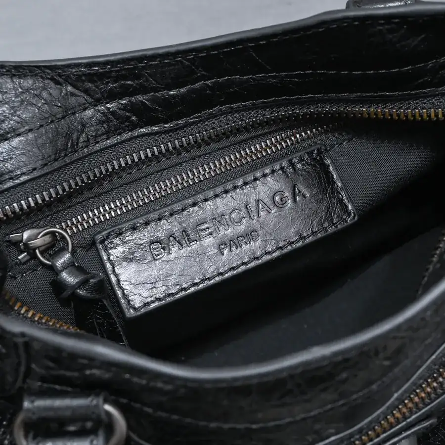 Barjaka Classic Motorcycle Bag in Black with Black Nails