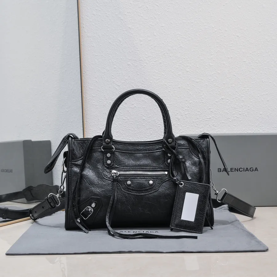 Barjaka Classic Motorcycle Bag in Black with Silver Nails