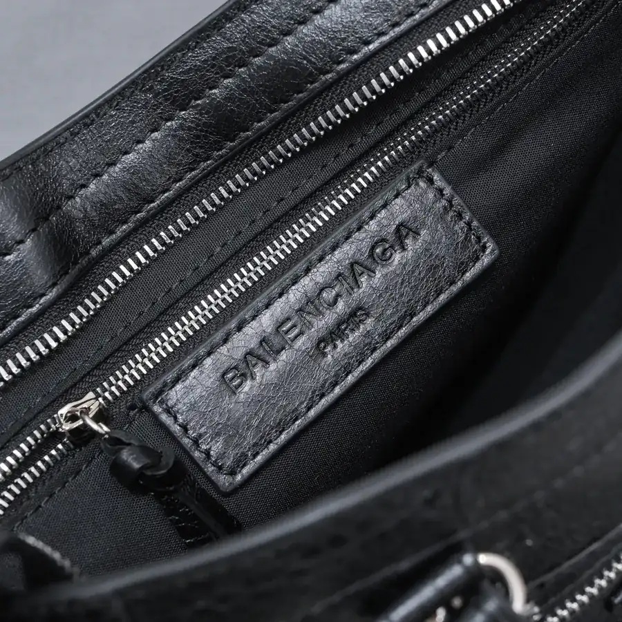 Barjaka Classic Motorcycle Bag in Black with Silver Nails
