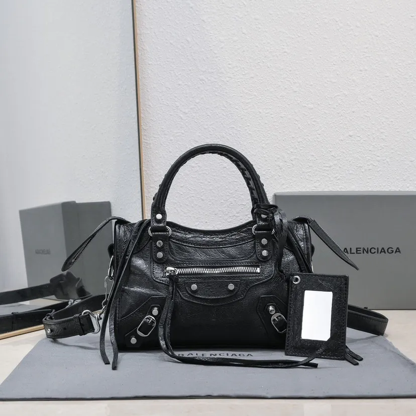 Barjaka Classic Motorcycle Bag in Black with Silver Nails