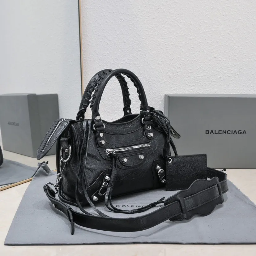 Barjaka Classic Motorcycle Bag in Black with Silver Nails