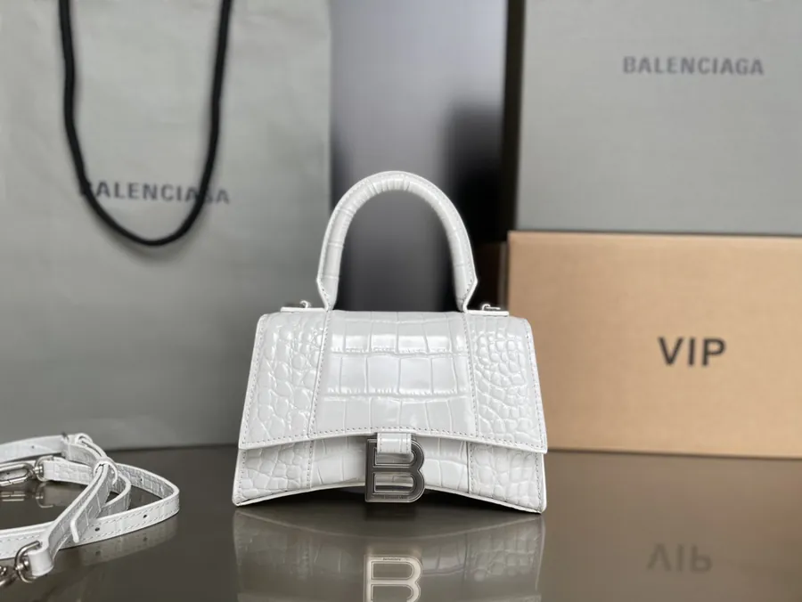 Baleancia Hourglass Sandbag with Crocodile Grain