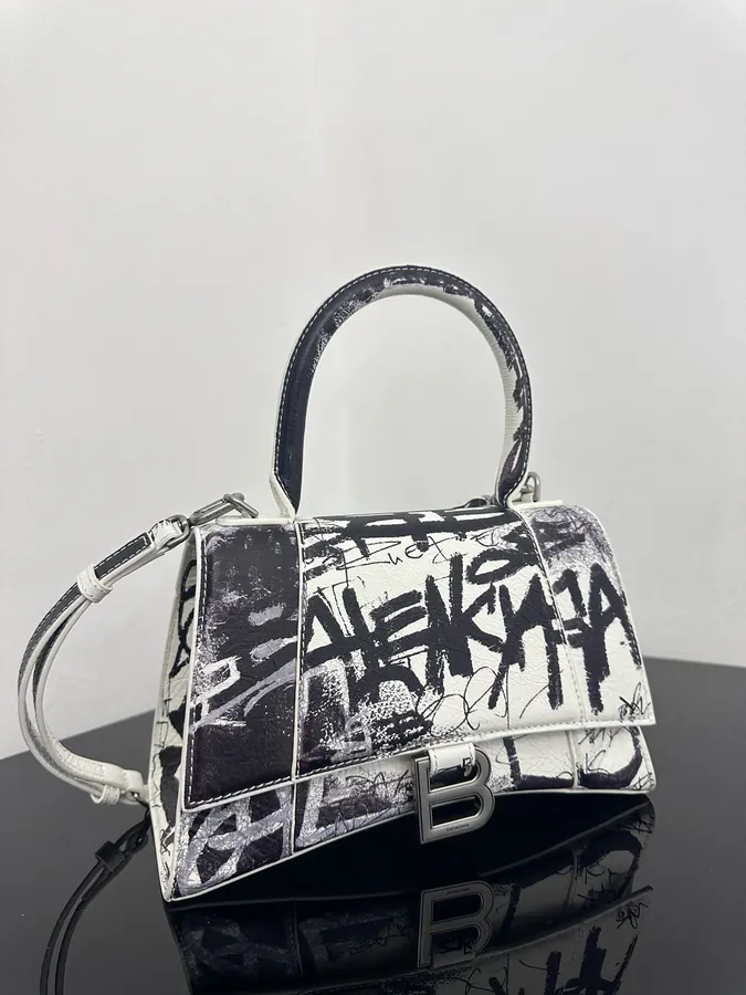 Balestra Hourglass Sandbag in Full Leather