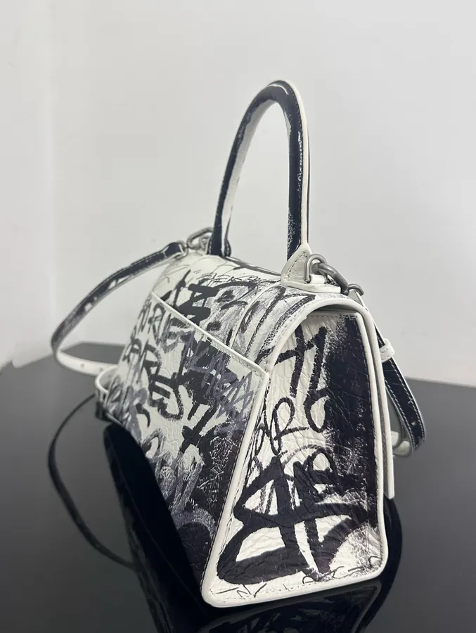 Balestra Hourglass Sandbag in Full Leather
