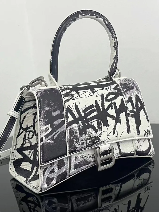 Balestra Hourglass Sandbag in Full Leather