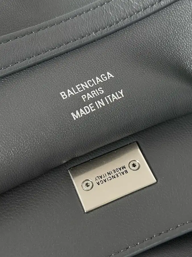 Baleancia Rodeo Oversized Bag with Chic Silhouette
