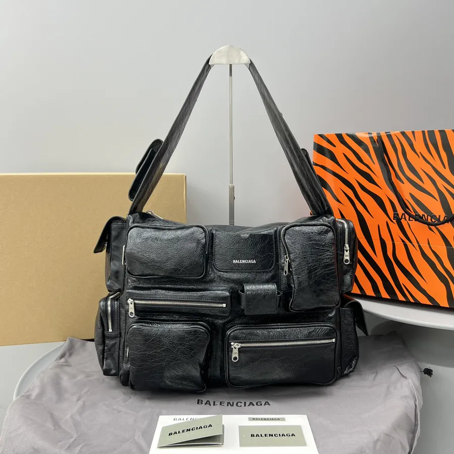Superbusy Large Crossbody Bag in Oil Wax Black
