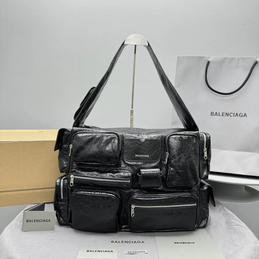 Superbusy Large Crossbody Bag in Oil Wax Black