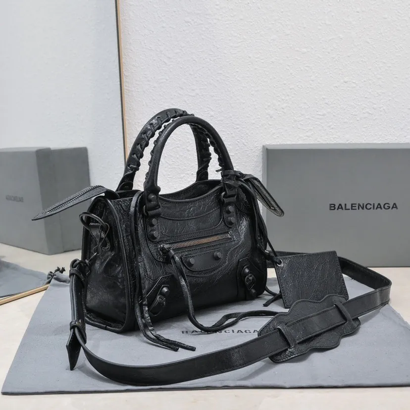 Barjaka Classic Motorcycle Bag in Black with Black Nails