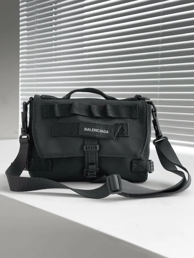 BALENCIAGA Paris Bucket Bag