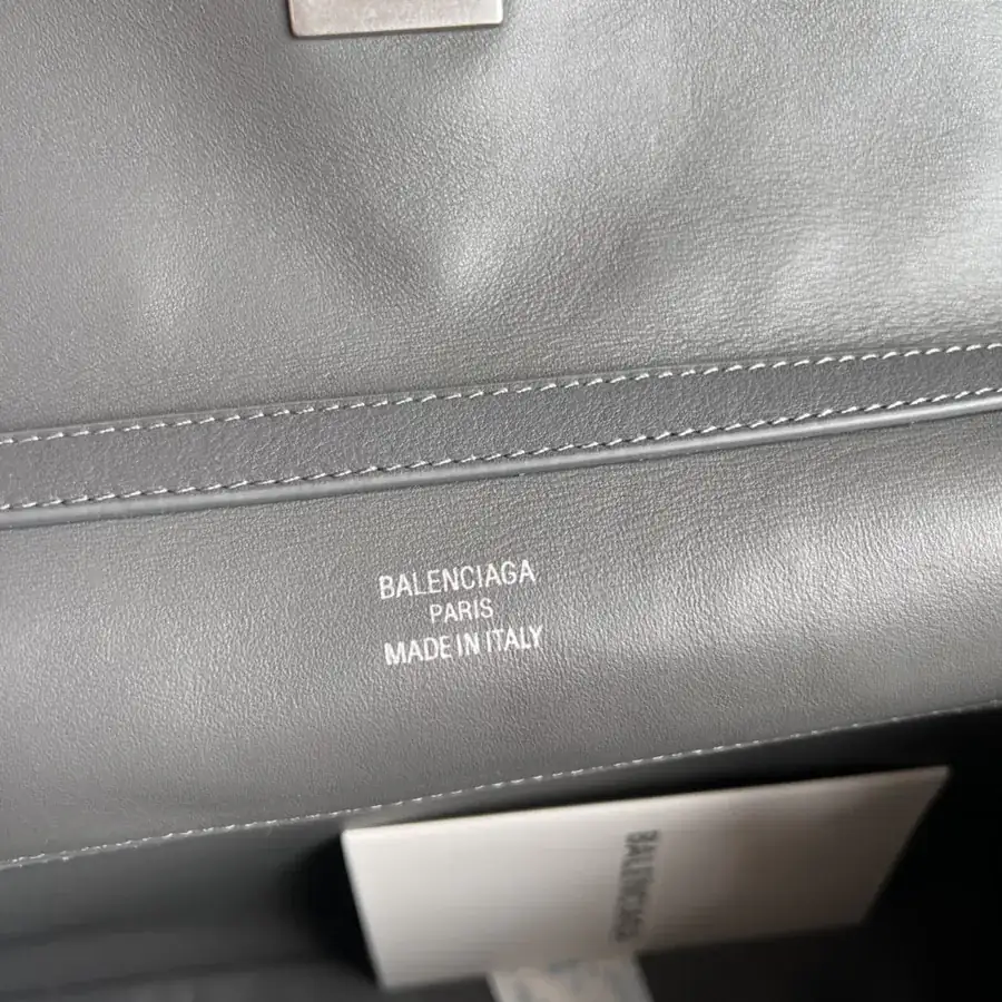 Baleenica Rodeo Bucket Bag with Premium Materials