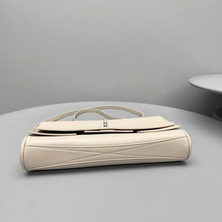 New Color + Plain Powder White B Brand Handbag