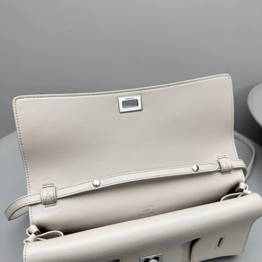 New Color + Plain Powder White B Brand Handbag
