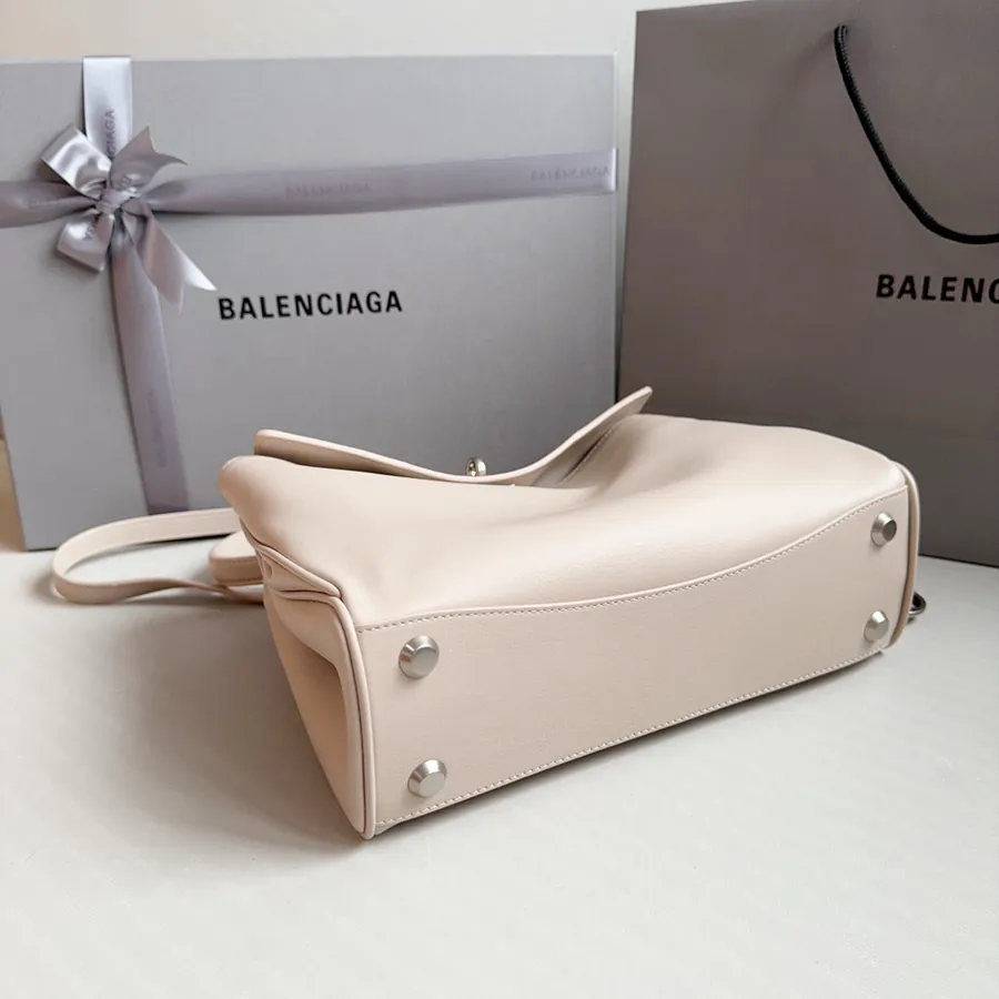 Baleenica Rodeo Bucket Bag with Vintage Style