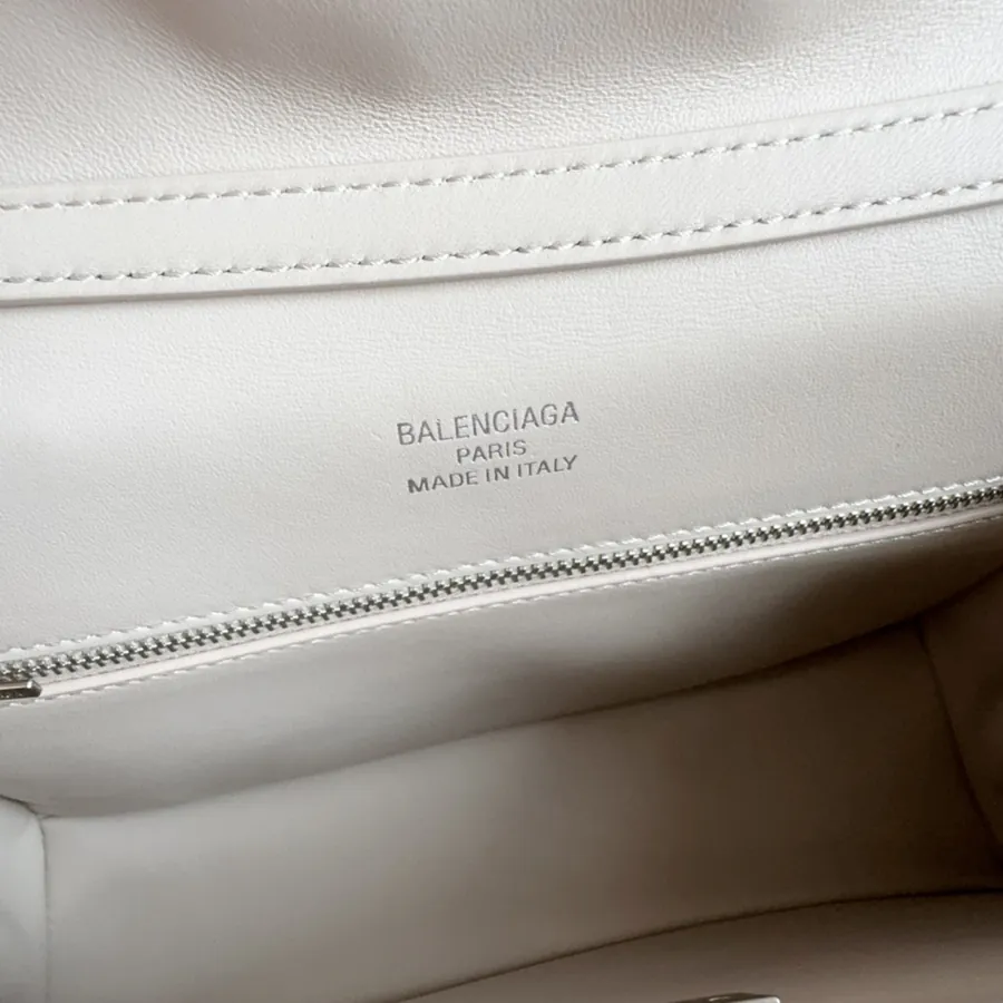 Baleenica Rodeo Bucket Bag with Vintage Style