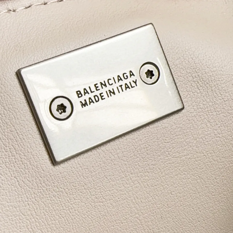 Baleenica Rodeo Bucket Bag with Vintage Style