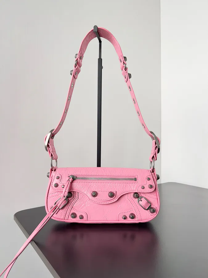 Le Cagole Sling Bag Practical Design, Italian Leather