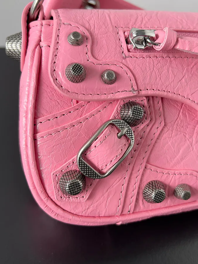 Le Cagole Sling Bag Practical Design, Italian Leather