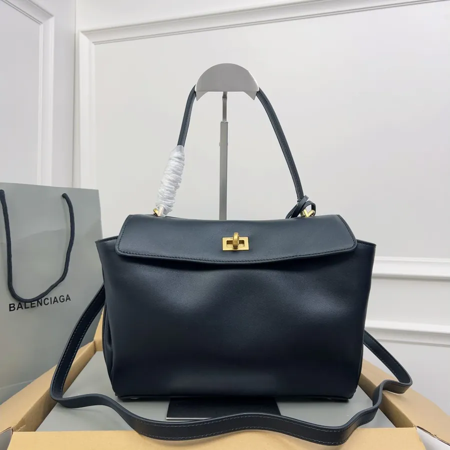 Baleanciağa Rodéo Bag Stylish Bucket Bag with Grained Calfskin