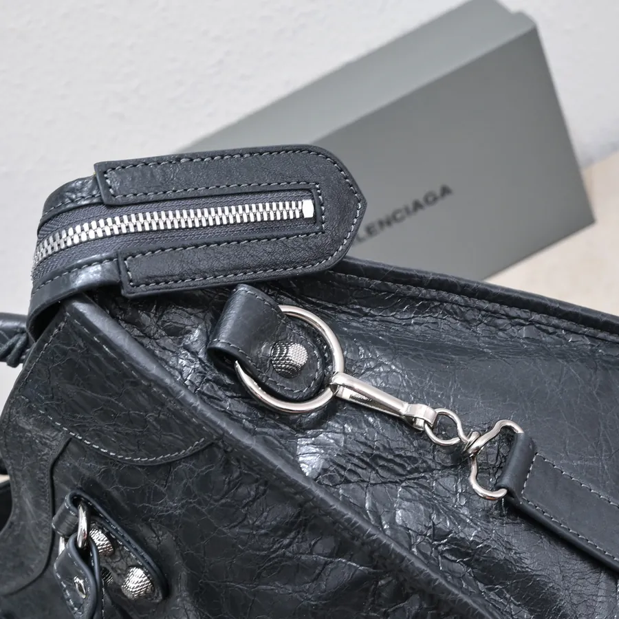 Barjaka Classic Motorcycle Bag in Grained Calfskin, 38 cm, Deep Gray