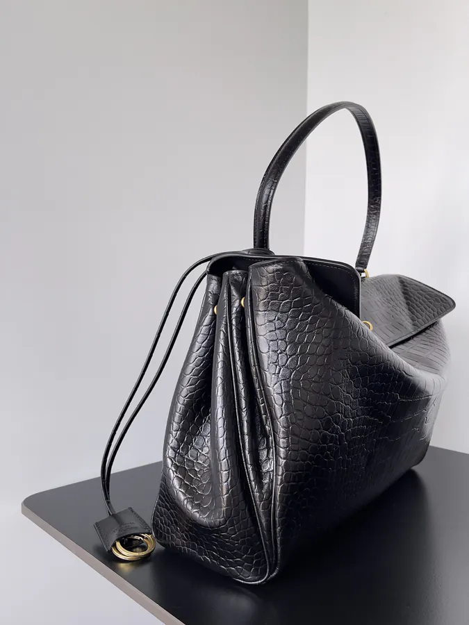 BaleNCIAGA Rodeo Oversized Bag with Chic Silhouette