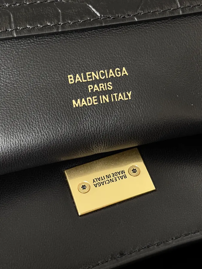 BaleNCIAGA Rodeo Oversized Bag with Chic Silhouette