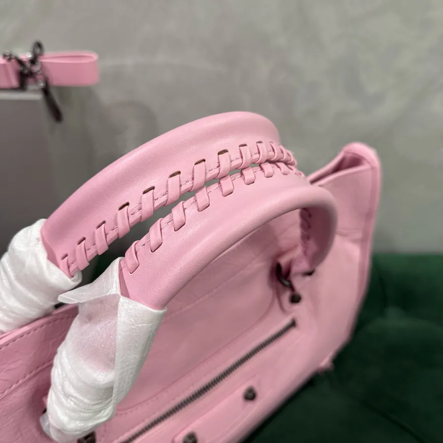 BALENCIA*LE City Motorcycle Bag Bold and Timeless Design