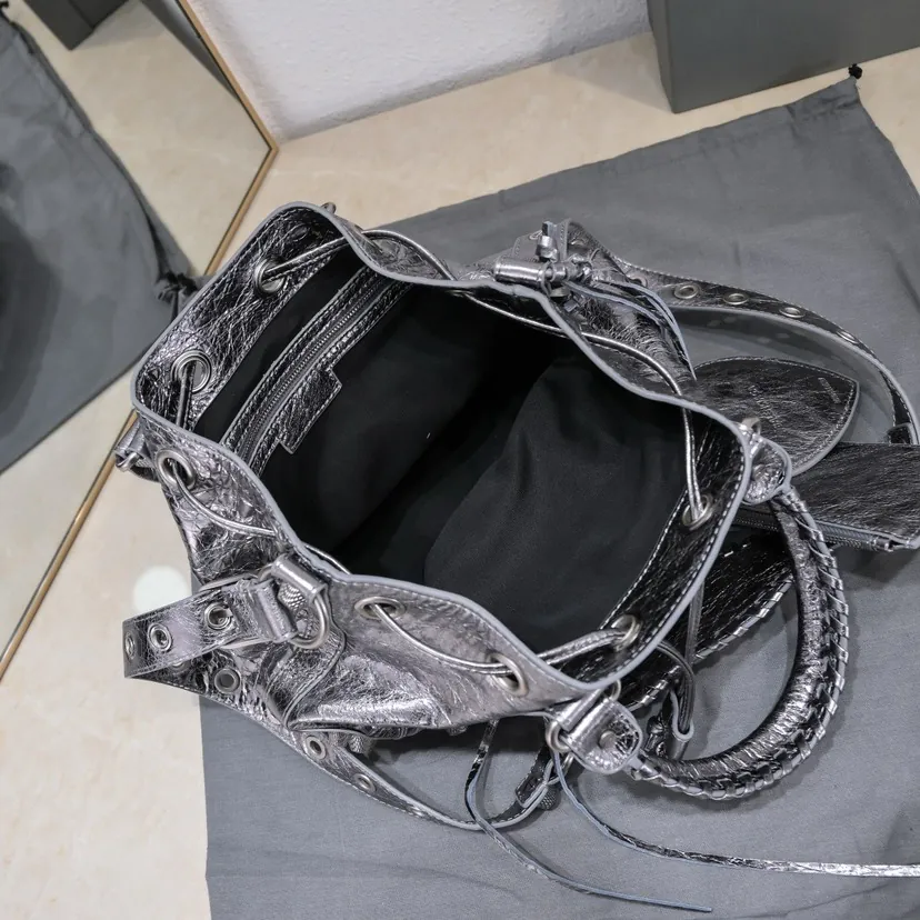 Balenciaga Paris New Le Cagole Bucket Bag