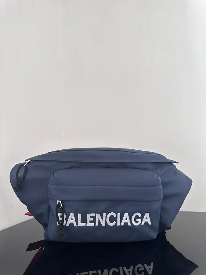 Baleenca Handmade Grained Calfskin Waist Bag [Blue]