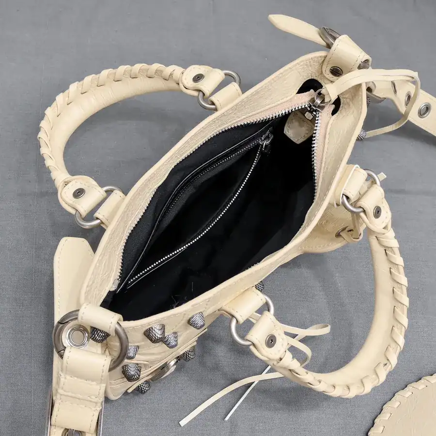 Baja's Latest Neo Cagole Motorcycle Bag