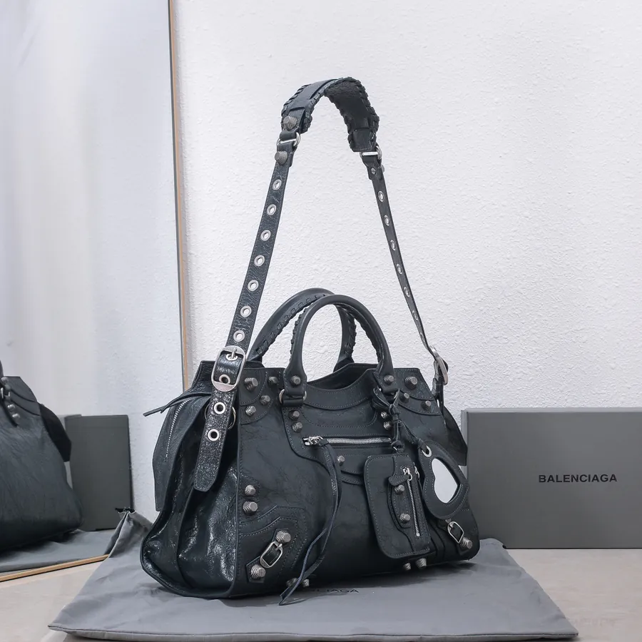 Balencia Neo Cagole Vintage Motorcycle Bag with Adjustable Straps