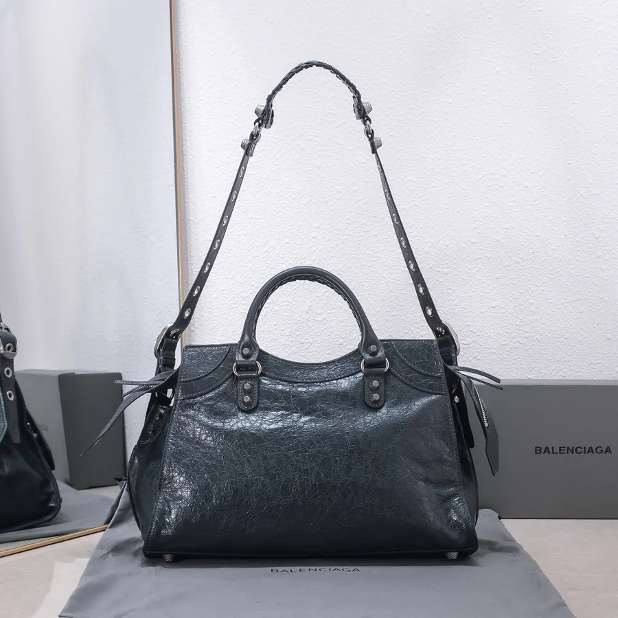Balencia Neo Cagole Vintage Motorcycle Bag with Adjustable Straps