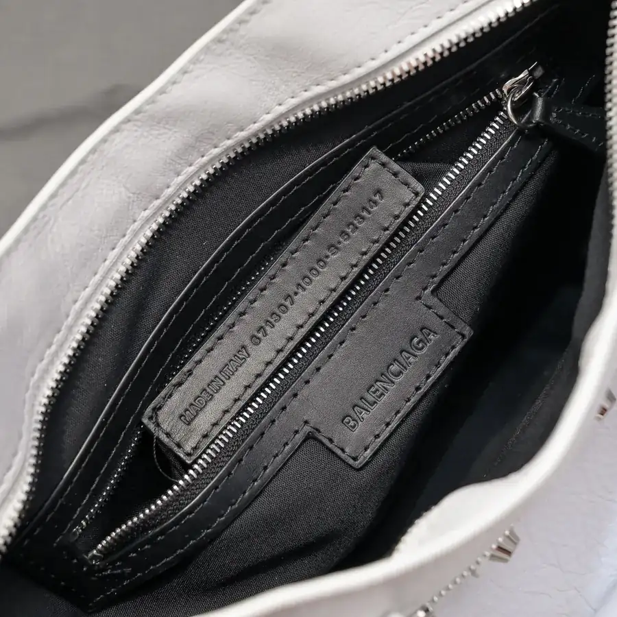 Baja 'Timeless Tears' Motorcycle Bag