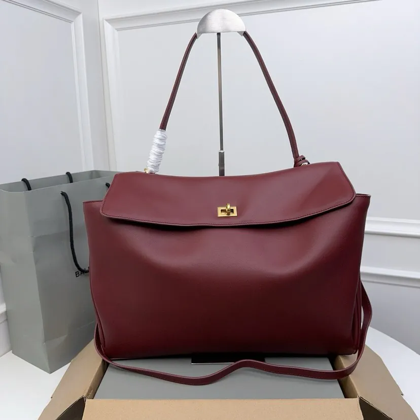 Baleenica Rodé Bag Large, Red, Gold Zipper