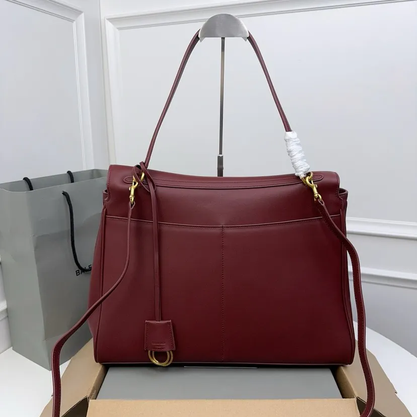 Baleenica Rodé Bag Large, Red, Gold Zipper