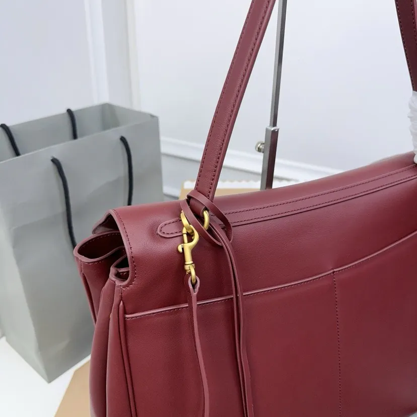 Baleenica Rodé Bag Large, Red, Gold Zipper