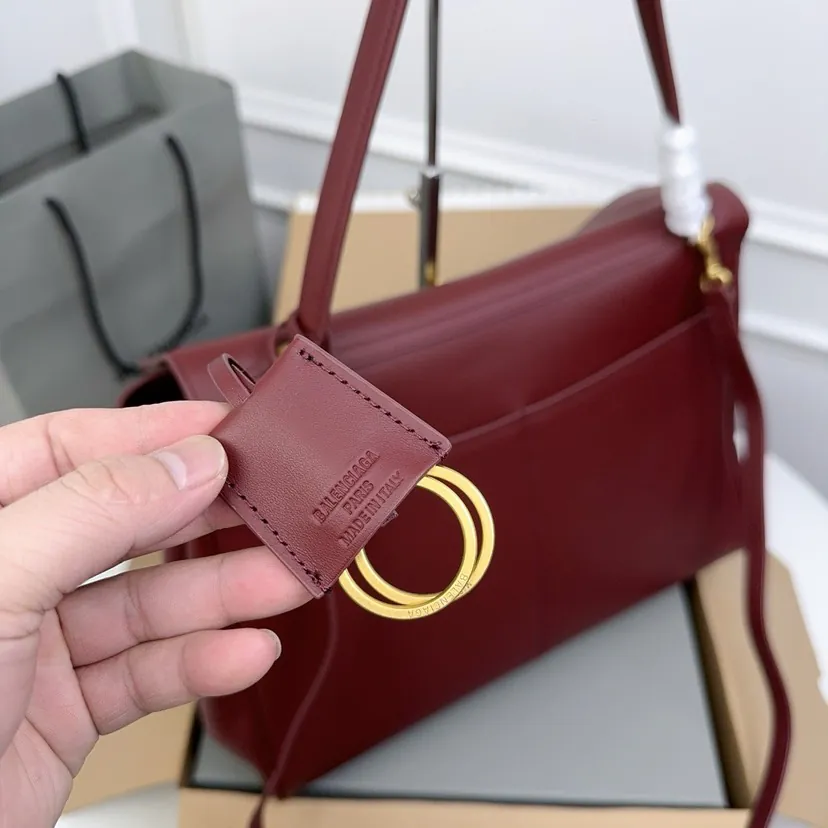 Baleenica Rodé Bag Large, Red, Gold Zipper