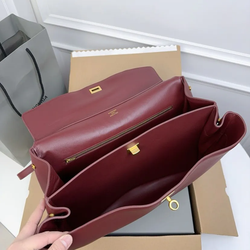 Baleenica Rodé Bag Large, Red, Gold Zipper