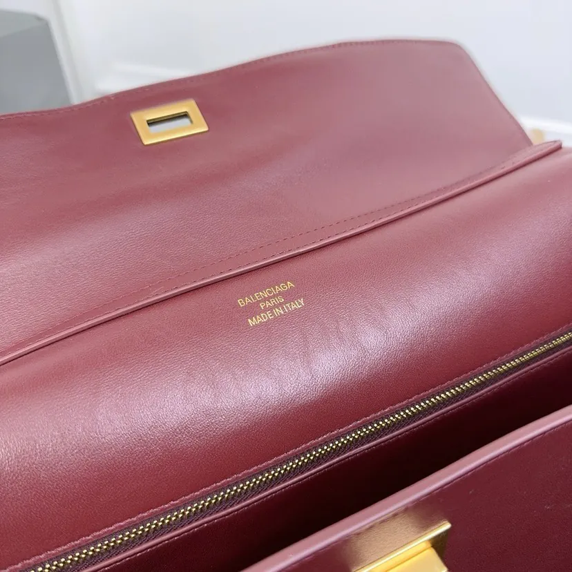 Baleenica Rodé Bag Large, Red, Gold Zipper