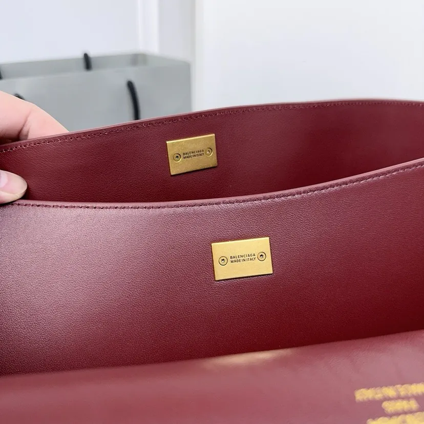 Baleenica Rodé Bag Large, Red, Gold Zipper