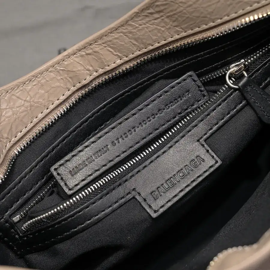 Bajia 'Timeless Tears' Motorcycle Bag