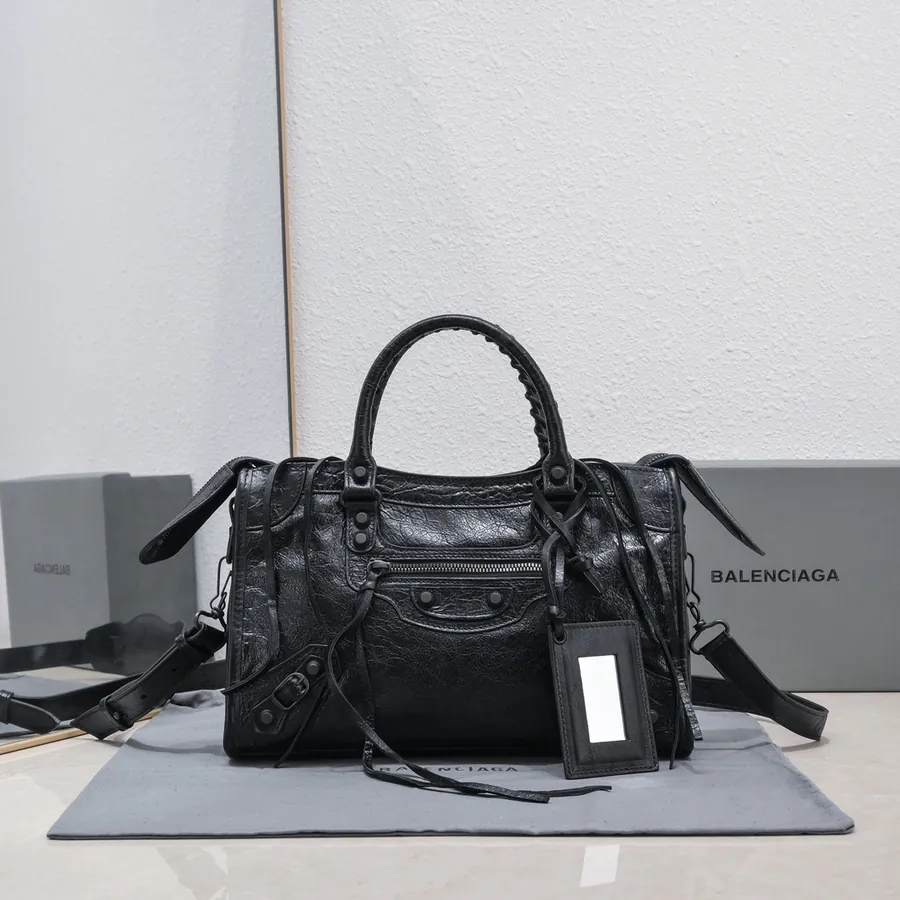 Bajia Classic Motorcycle Bag in Black with Black Nails