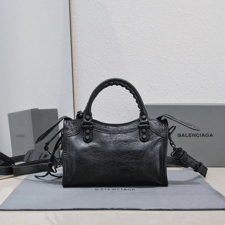 Barjaka Classic Motorcycle Bag in Black with Black Nails