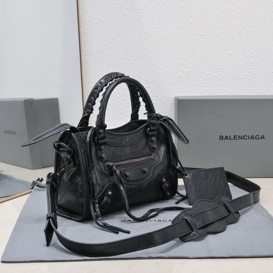 Bajia Classic Motorcycle Bag in Black with Black Nails