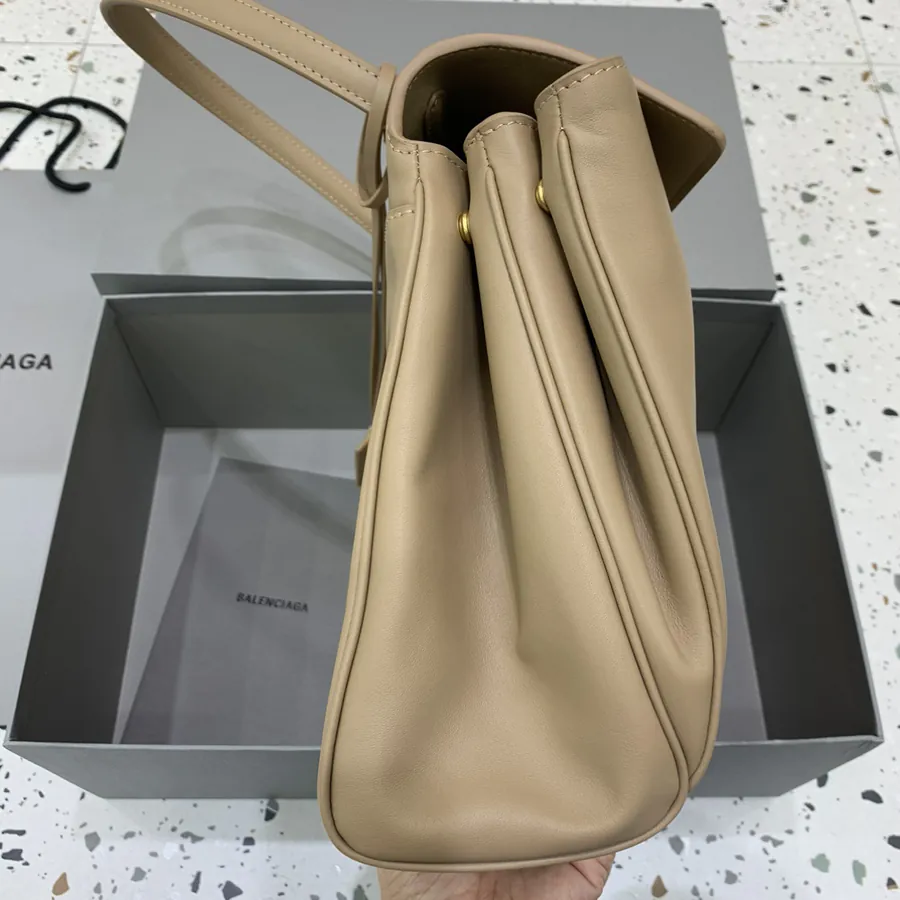 Baleenciaga Rodéo Bag in Medium Apricot