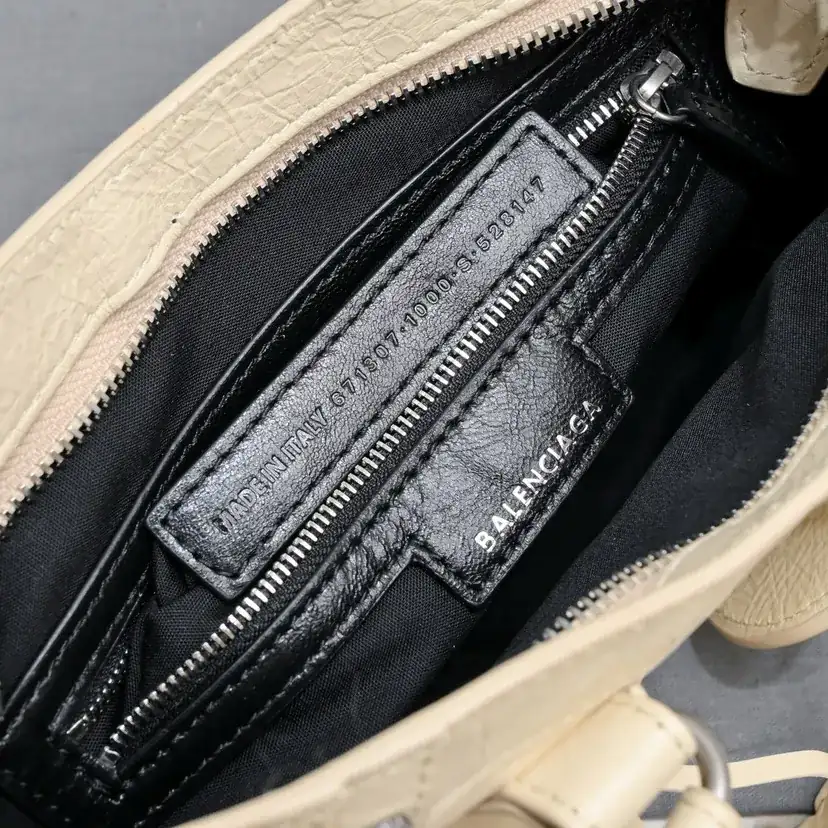 Baja's New Neo Cagole Motorcycle Bag