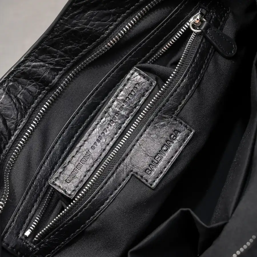 Baja 'Timeless Tears' Motorcycle Bag