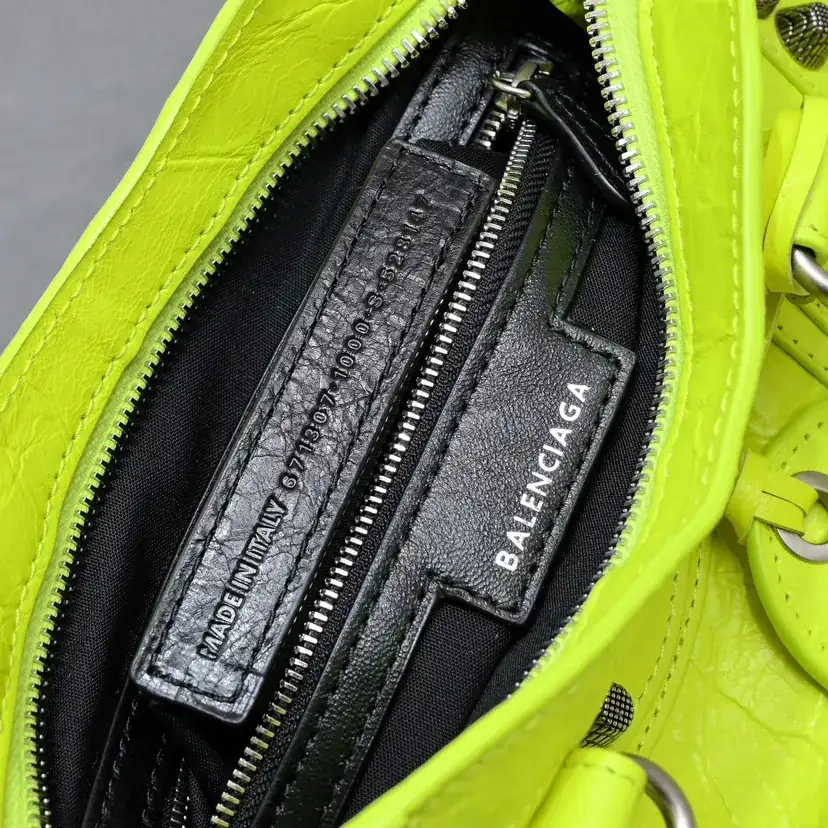 BAGA's Latest Neo Cago Ledge Motorcycle Bag