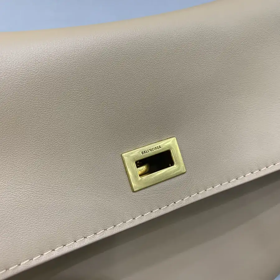 Baleenciaga Rodéo Bag Large, Premium杏色金扣